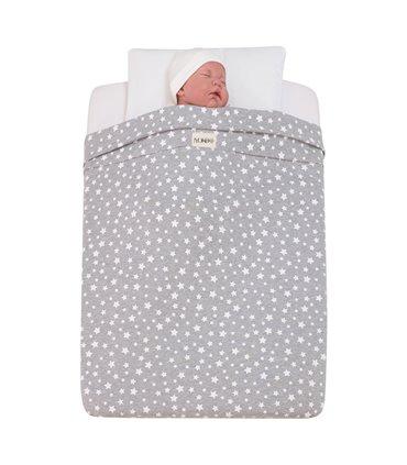 Vista frontal con modelo M White Star