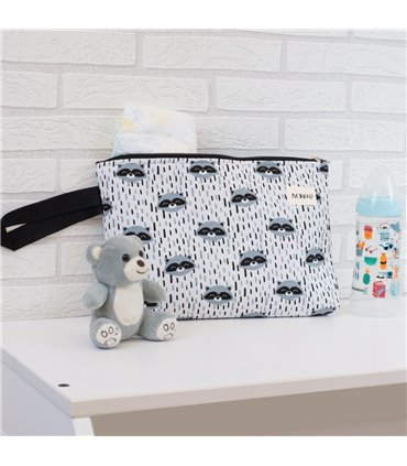 neceser - Vista de uso con modelo Racoon town 