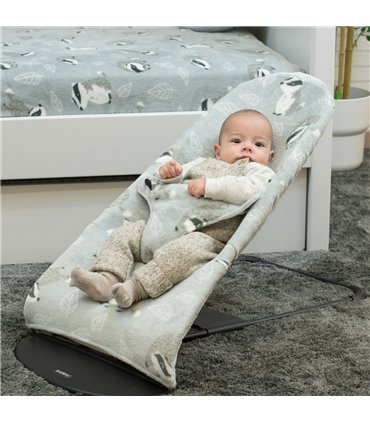 Babybjorn - Vista 3/4 Modelo desplegado Badger