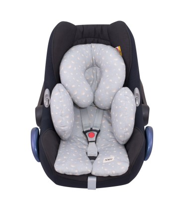 Vista frontal con sillita de coche reductor dandelion