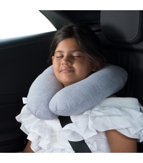 Almofada de viagem - Vista de uso com modelo Stone Grey